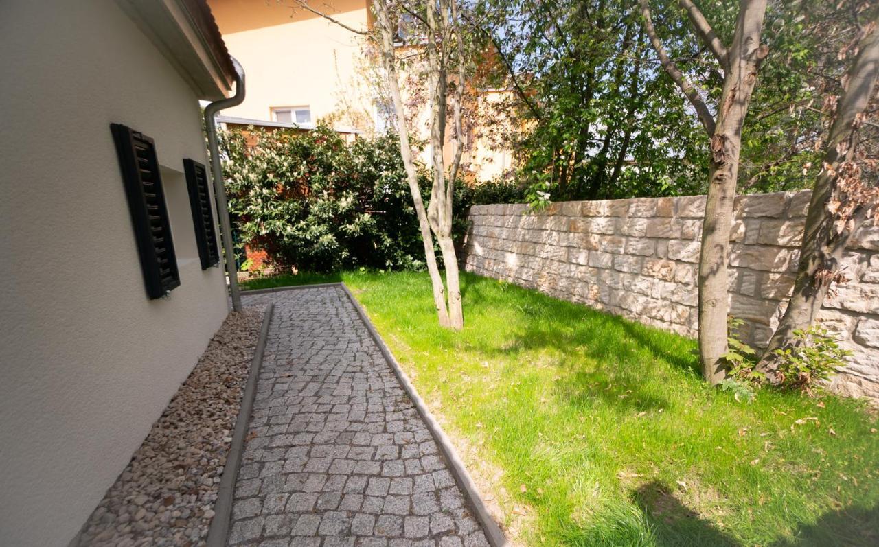Apartment Neu - Privatsphäre Im Kutscherhaus Der Golding Dresden